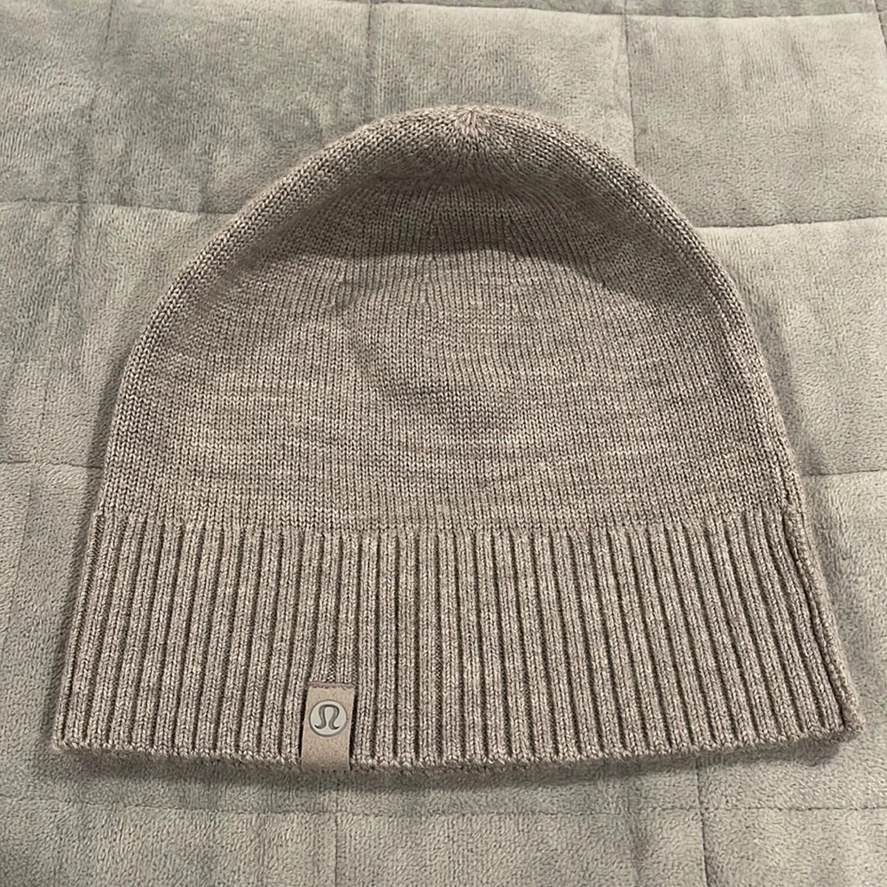 Lulu Lemon Knit Beanie - Picture 1 of 3